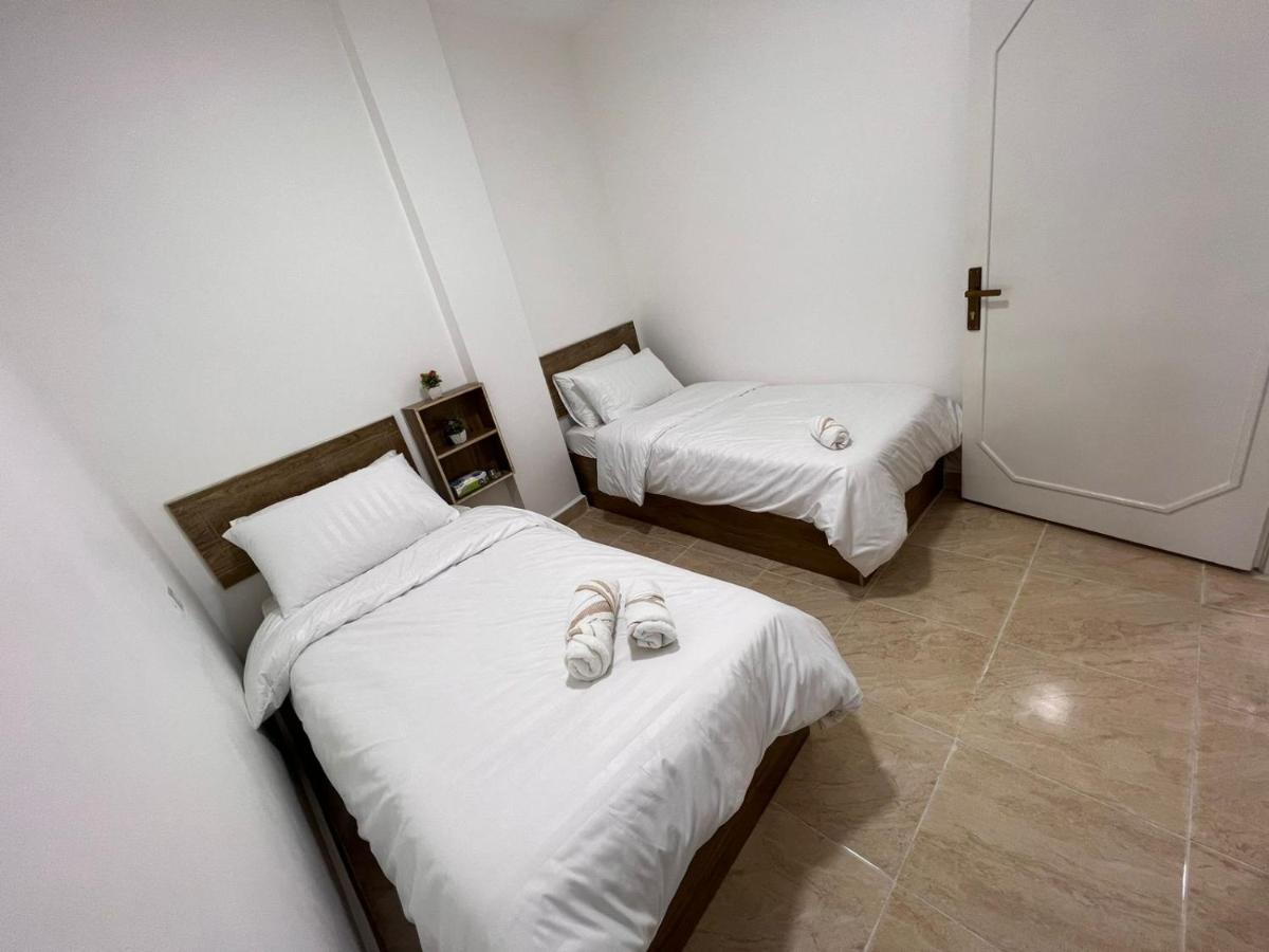 Guest House Karak Bagian luar foto